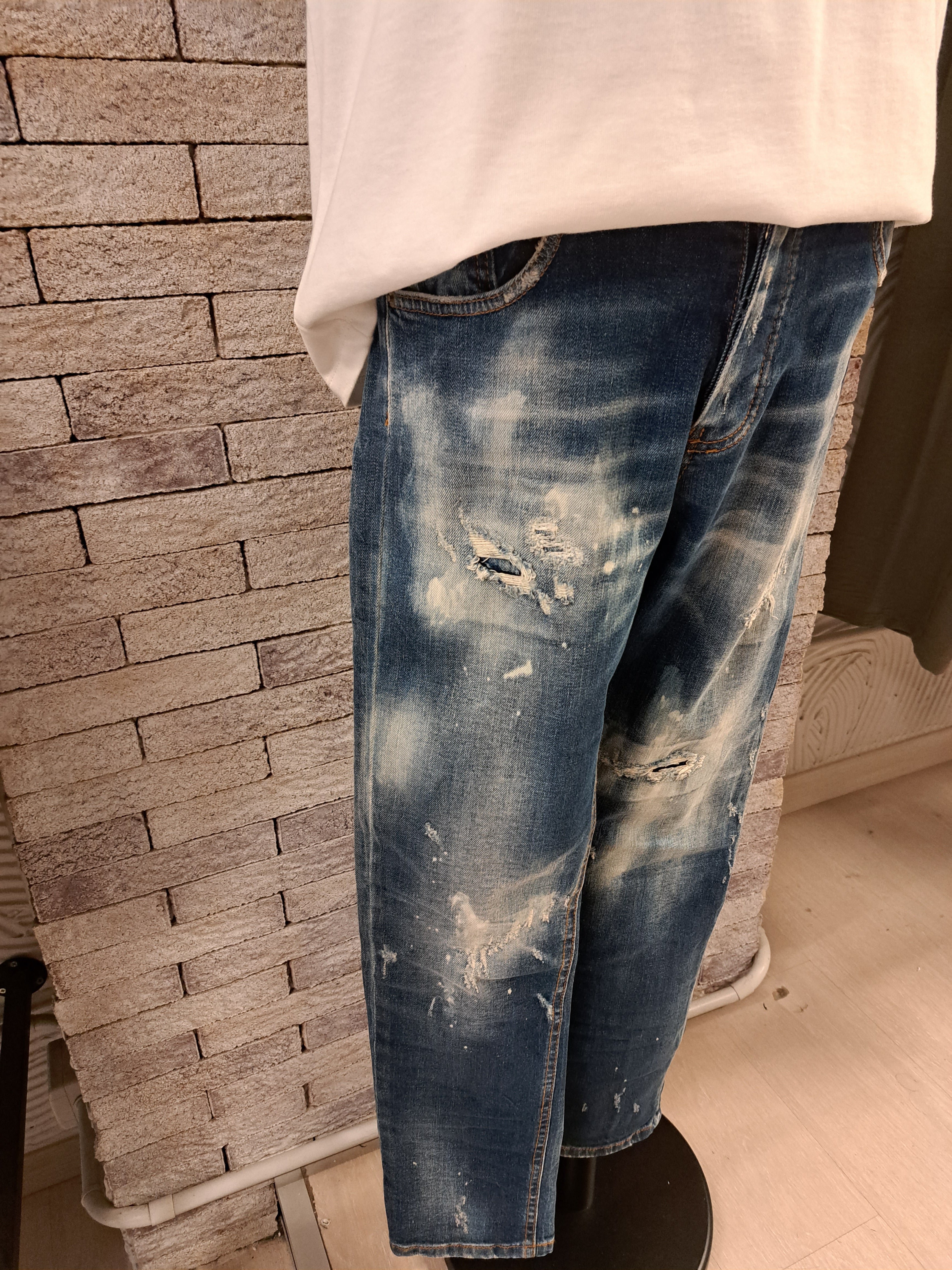 Jeans con rotture