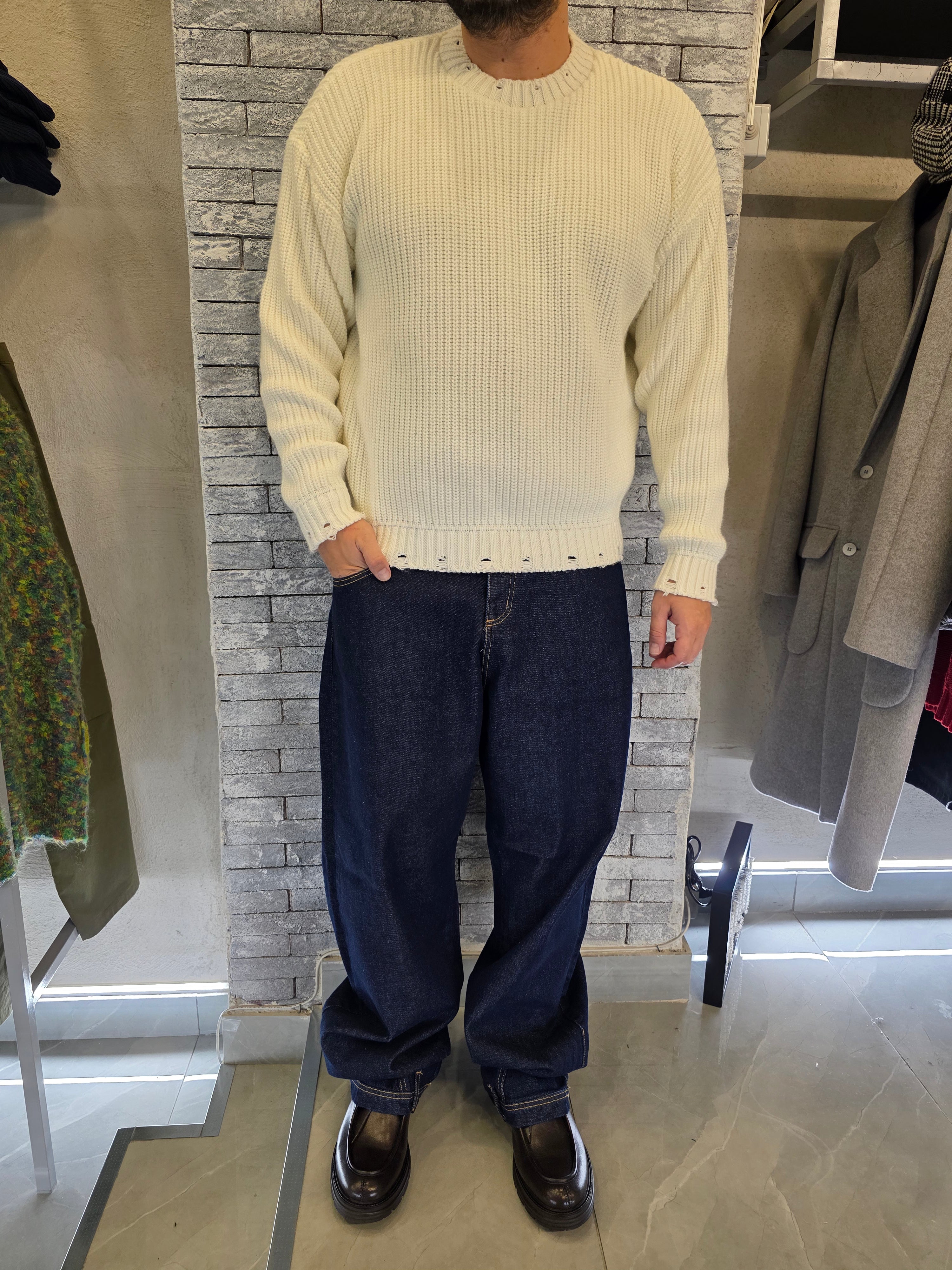 Maglione con rotture