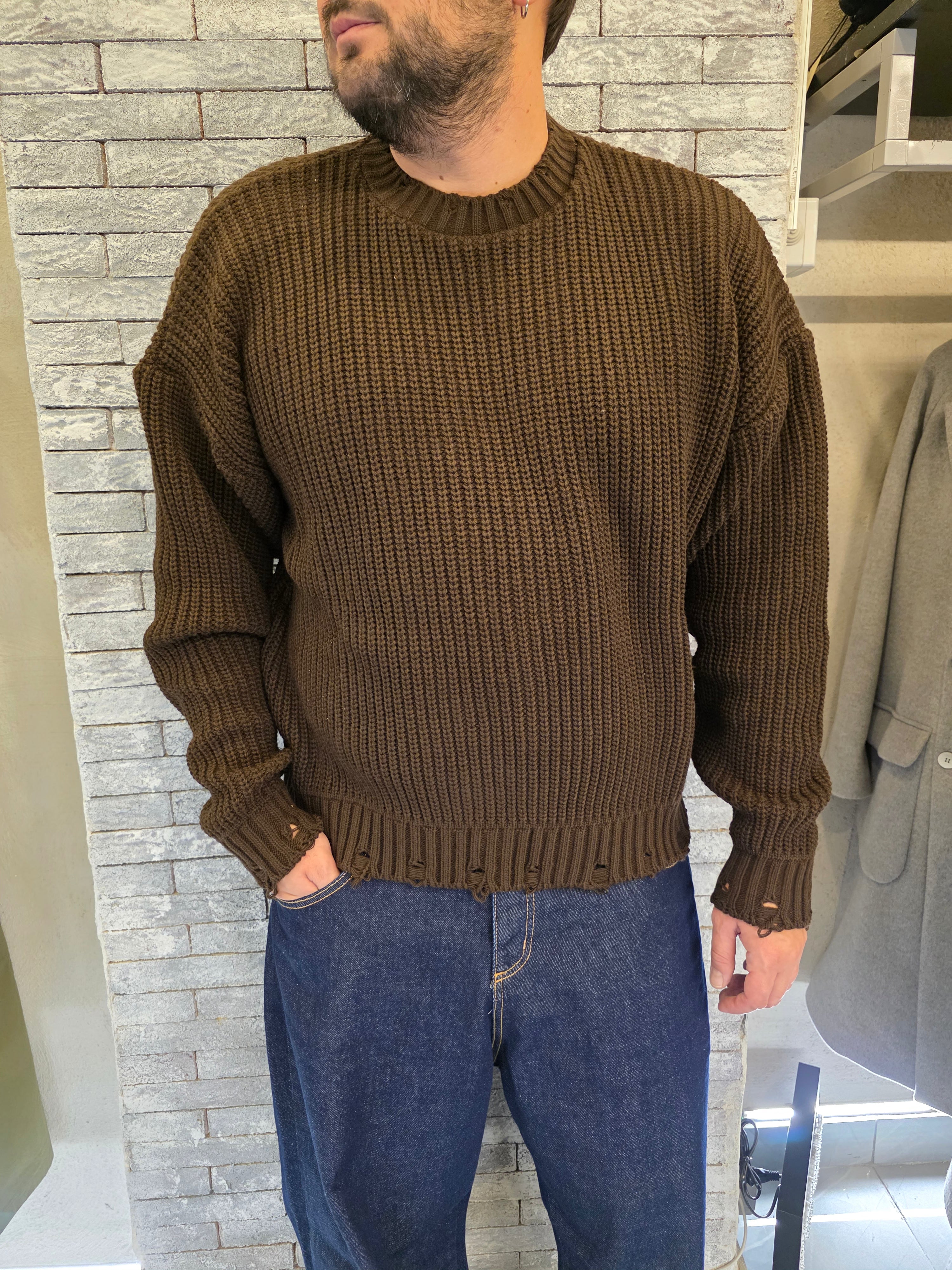 Maglione con rotture