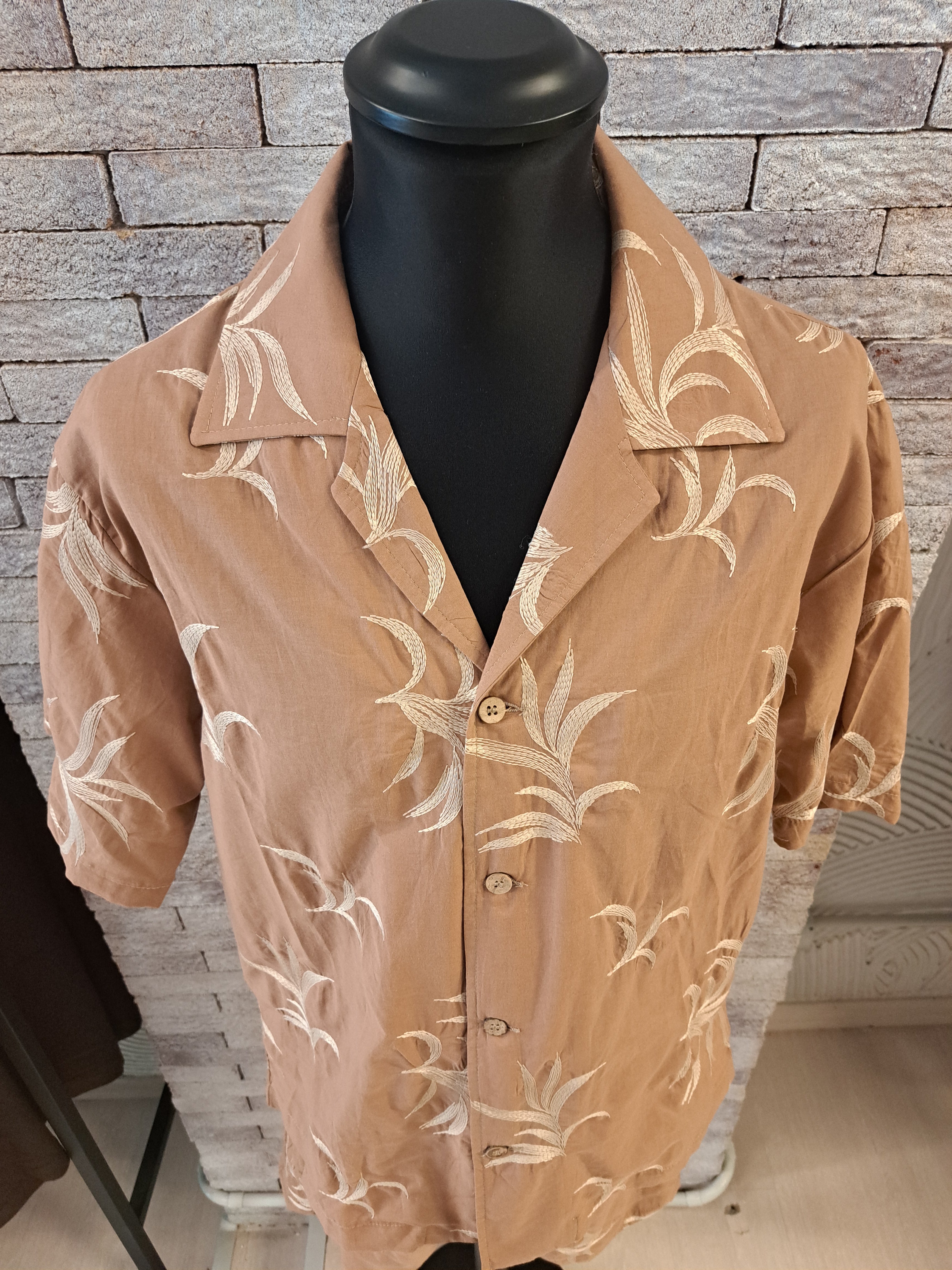 Coordinato in lino con ricamo