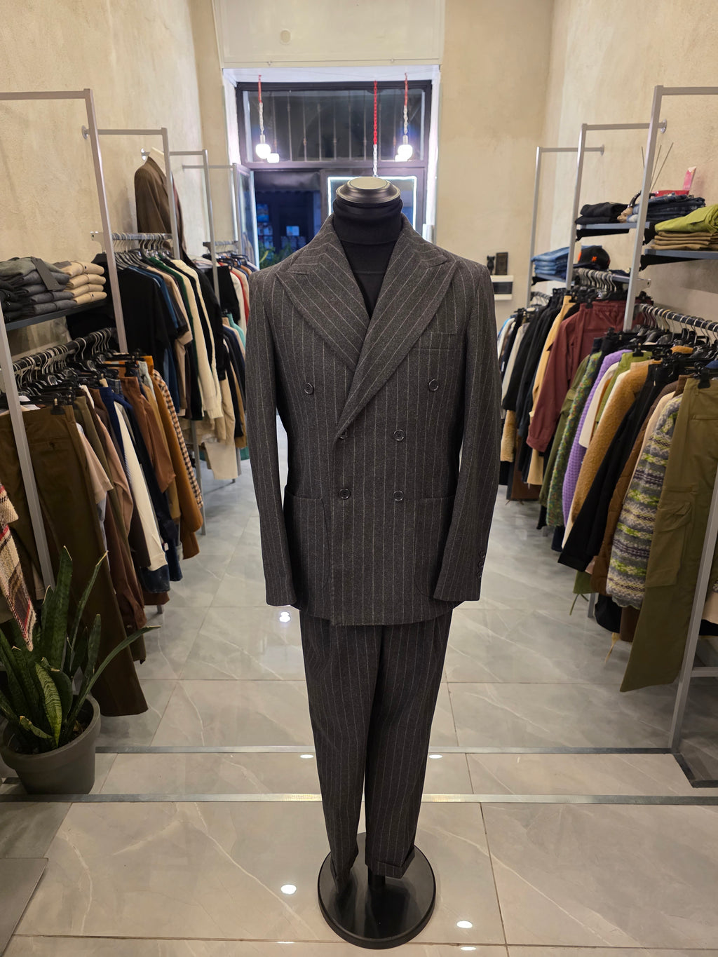 Abito gessato in lana