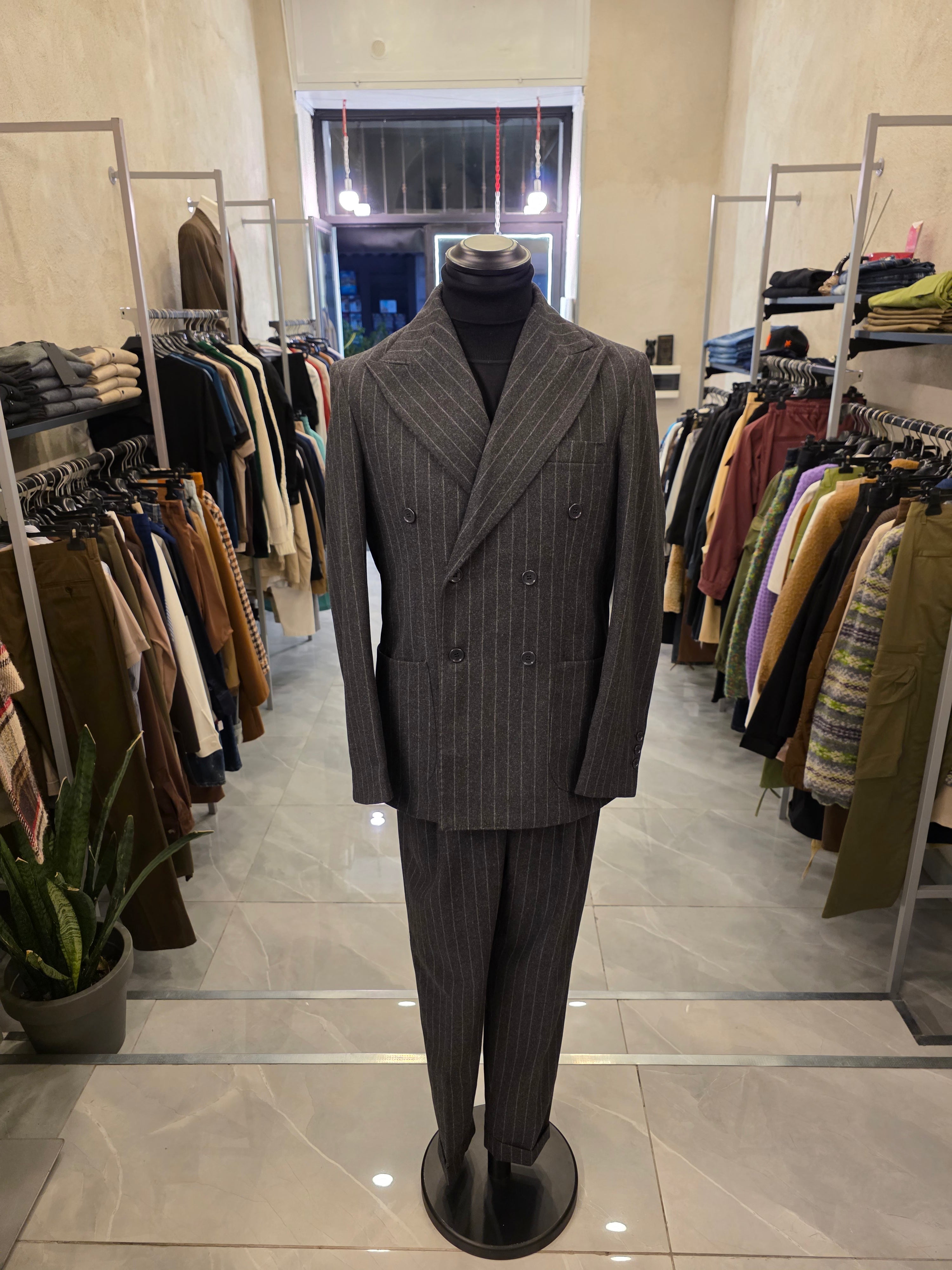 Abito gessato in lana