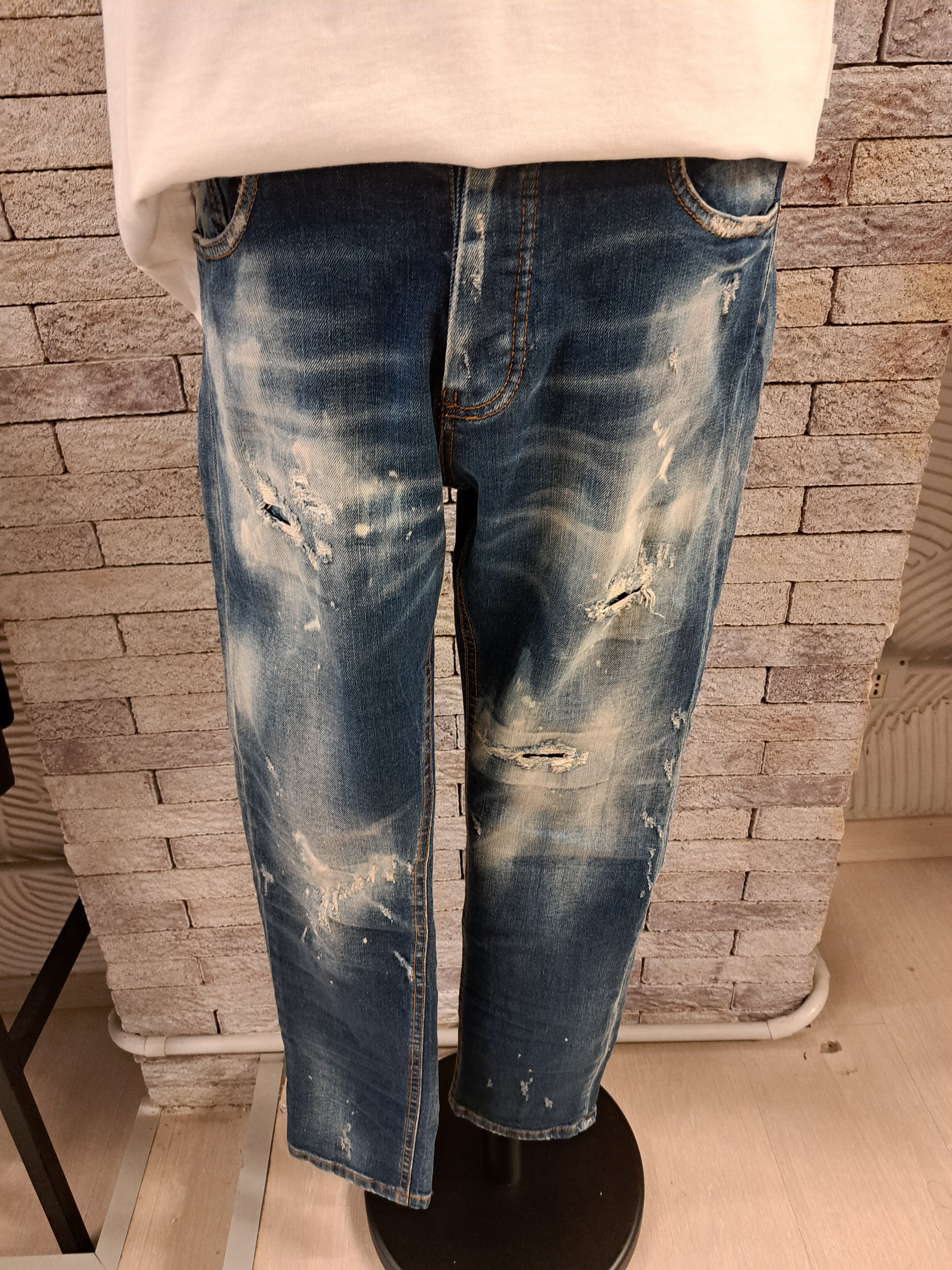 Jeans con rotture