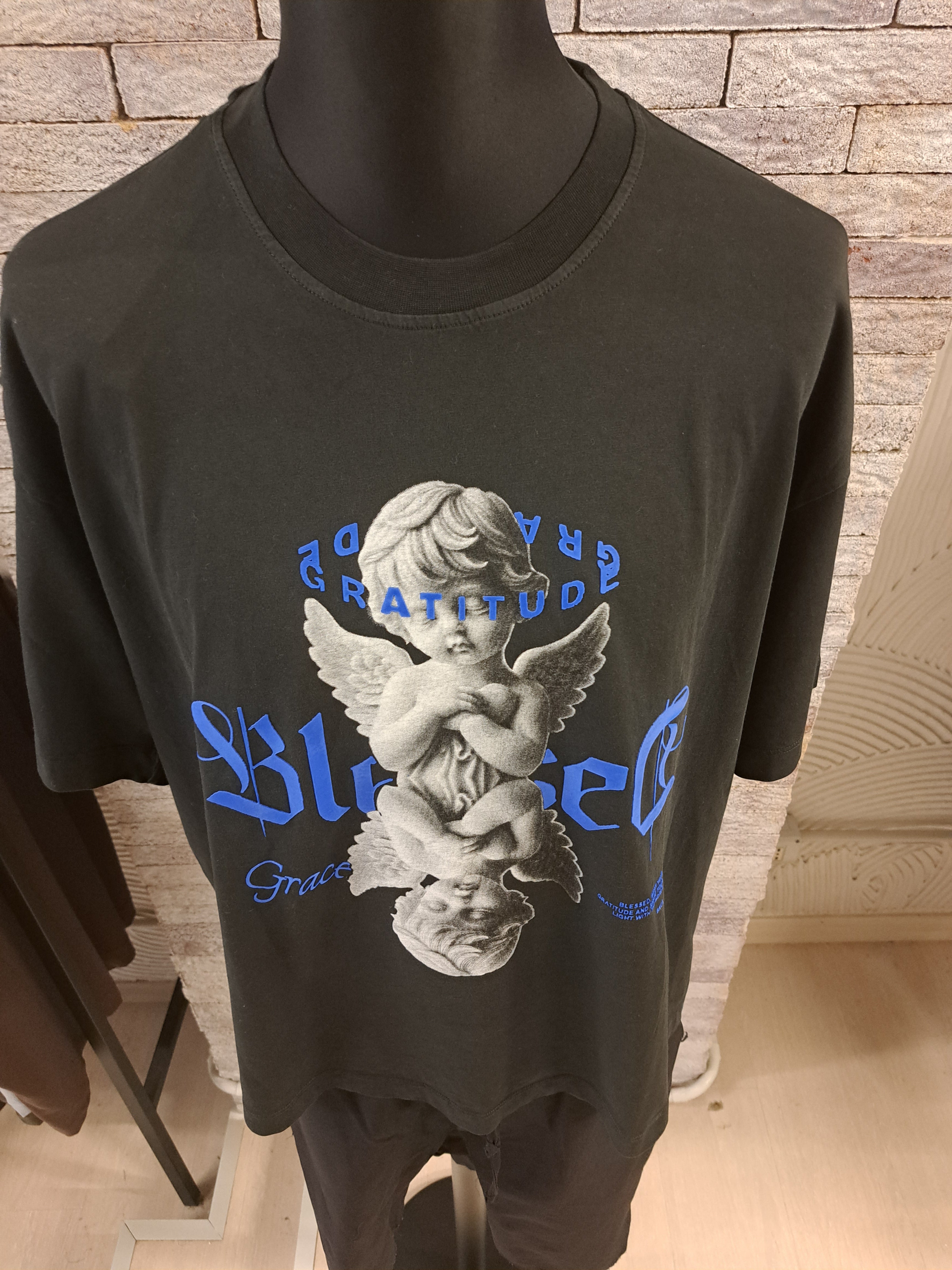 T-shirt black circus