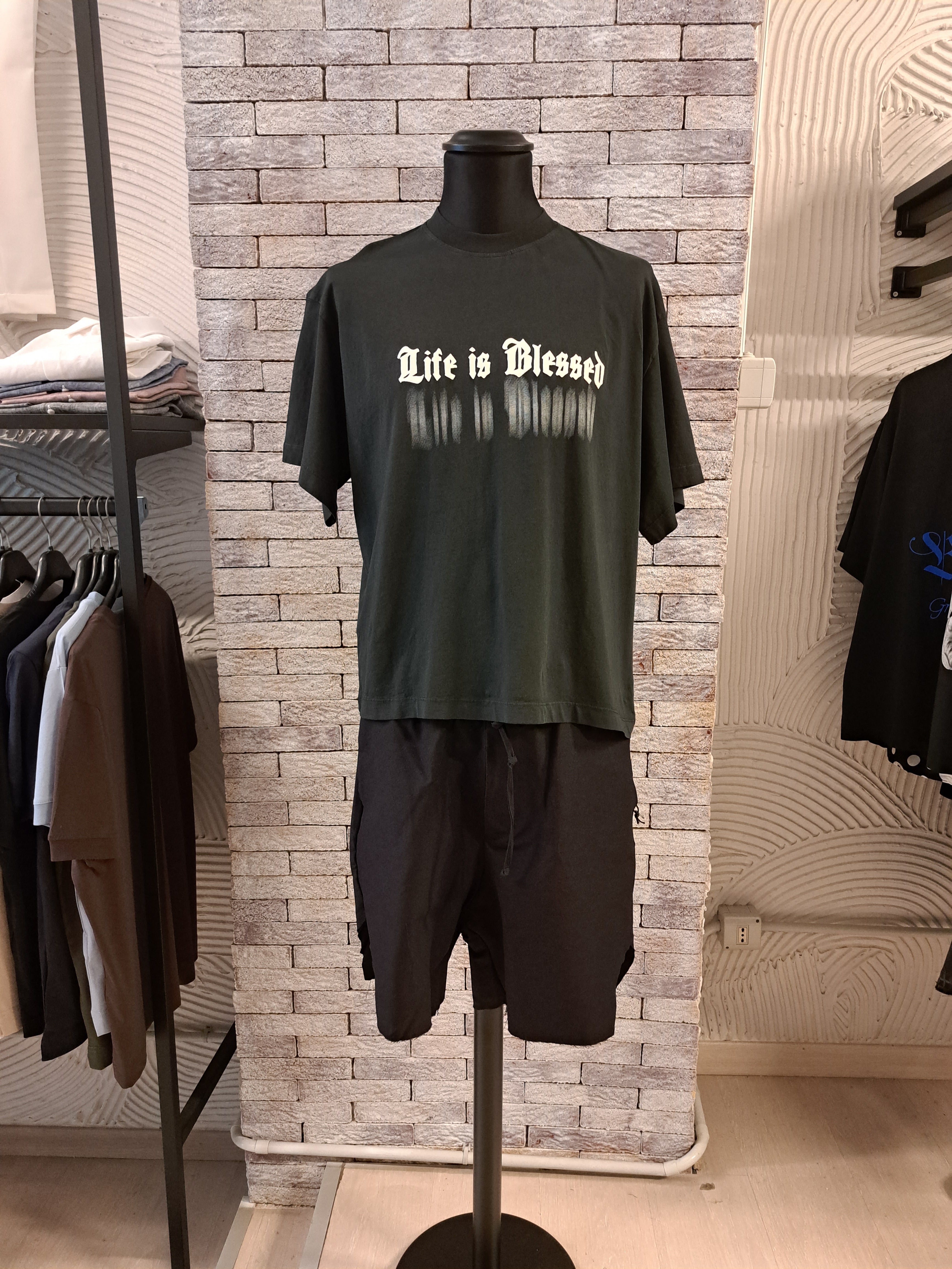 T-shirt black circus