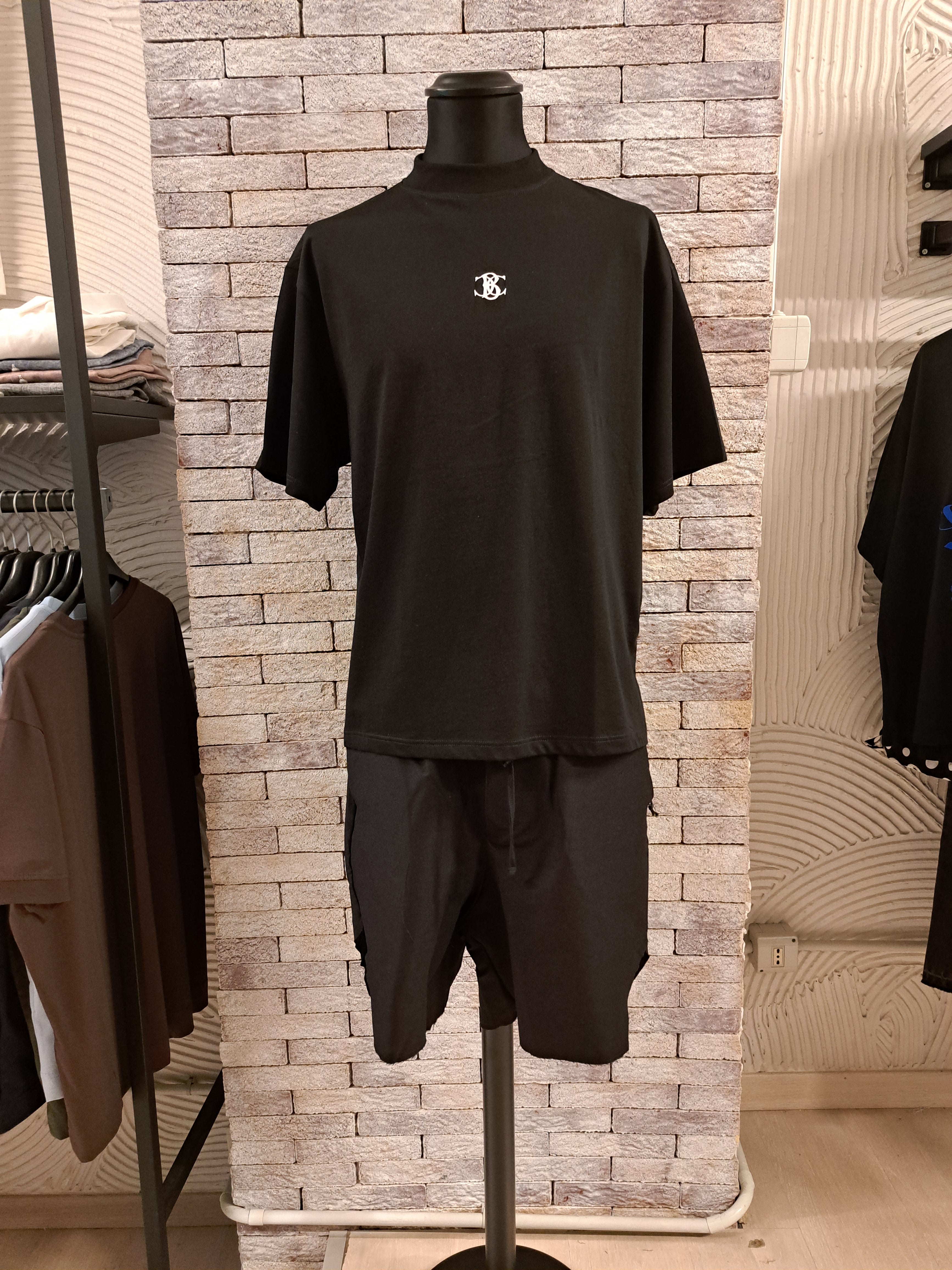 T-shirt black circus