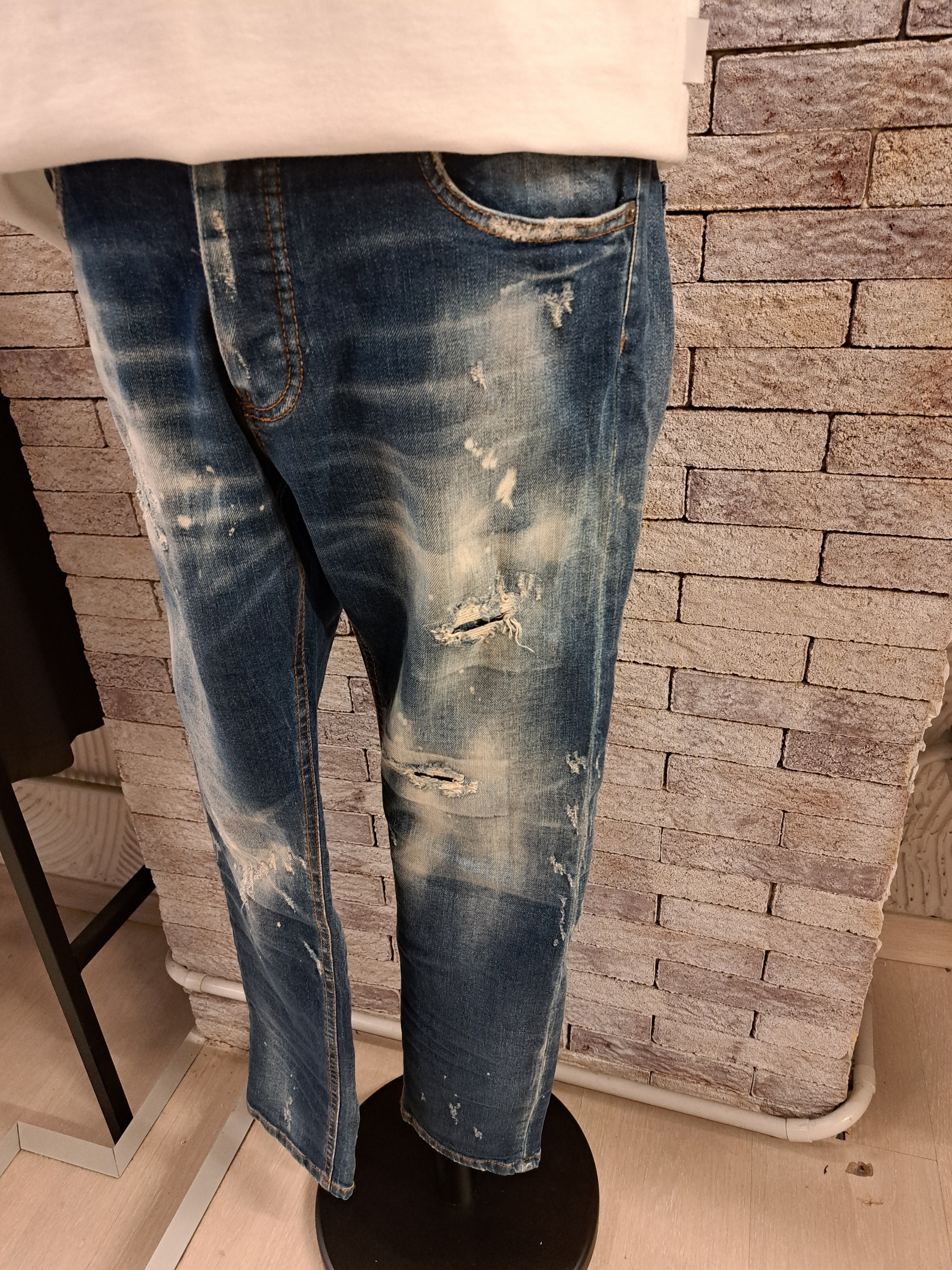 Jeans con rotture
