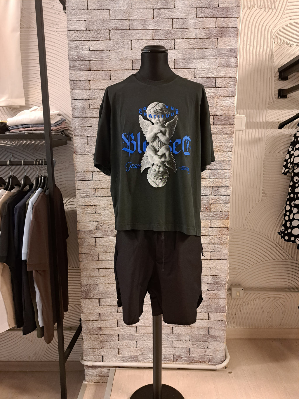 T-shirt black circus