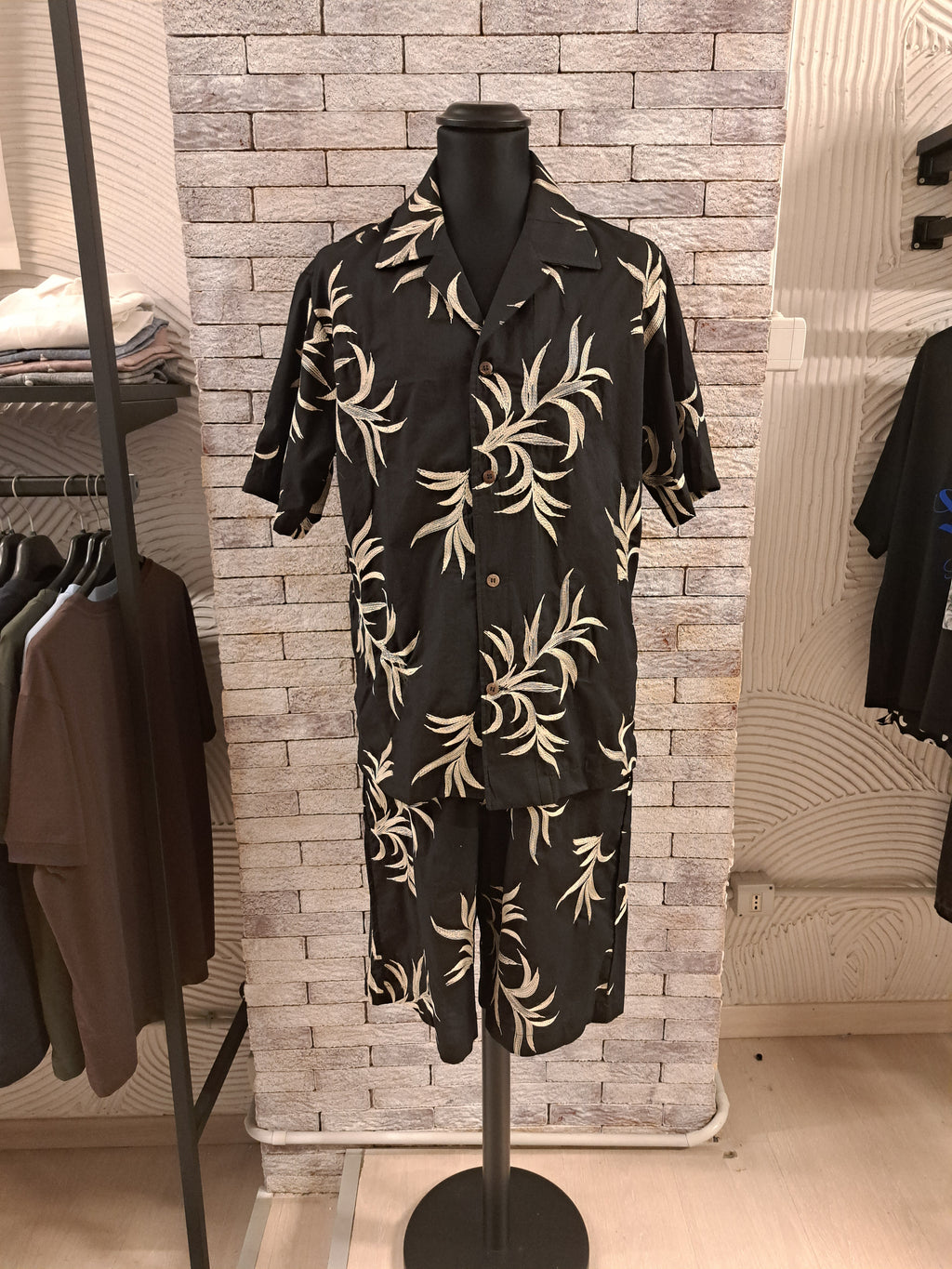 Coordinato in lino con ricamo