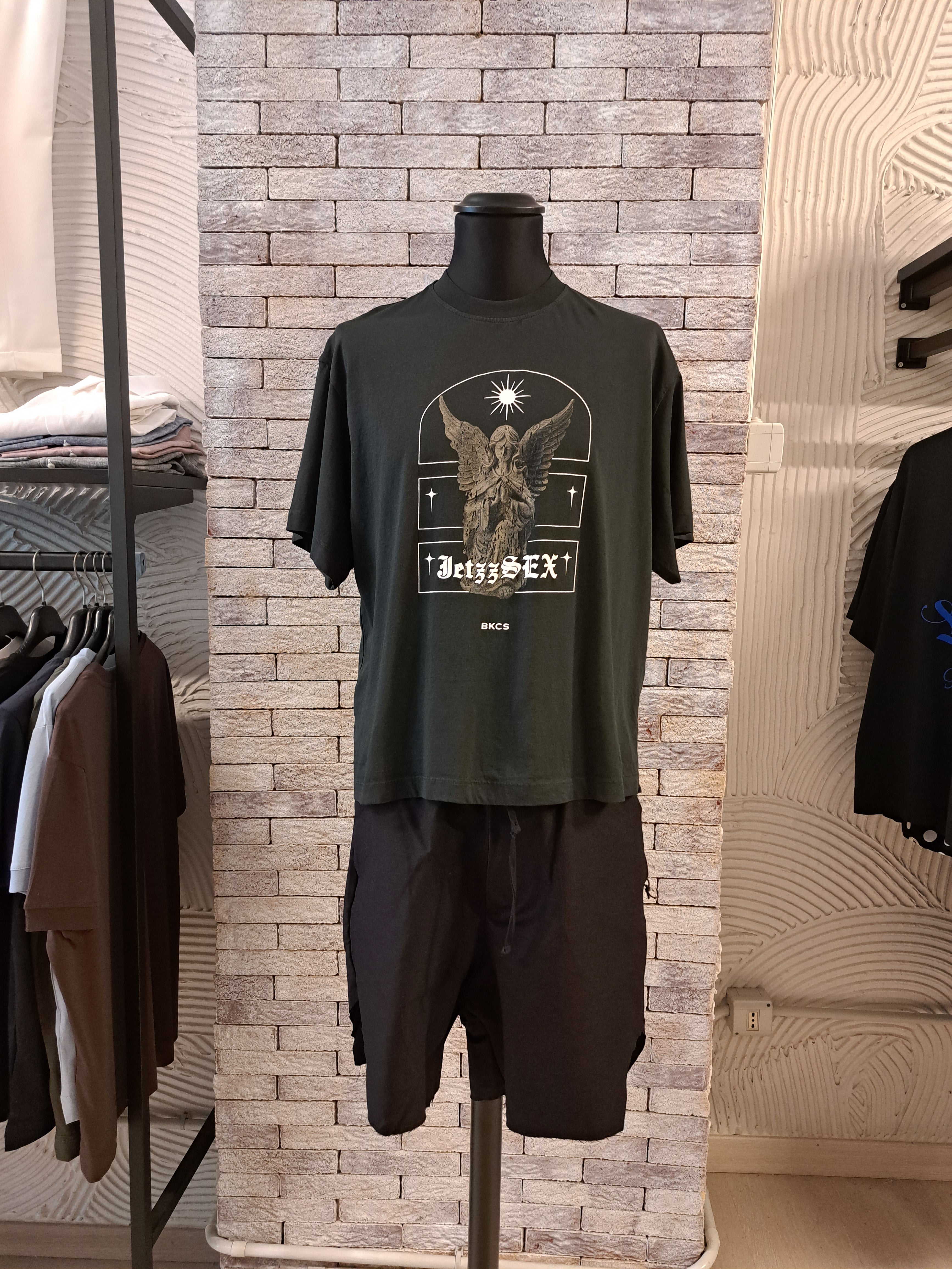 T-shirt black circus